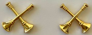 2 CROSSED FIRE BUGLES, BATTALION CHIEF - 3/4" TALL - SOLD in PAIRS.